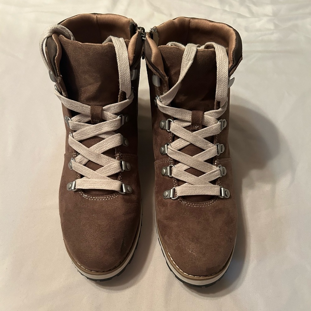 Universal Threads Boots Size 8.5 - image 1
